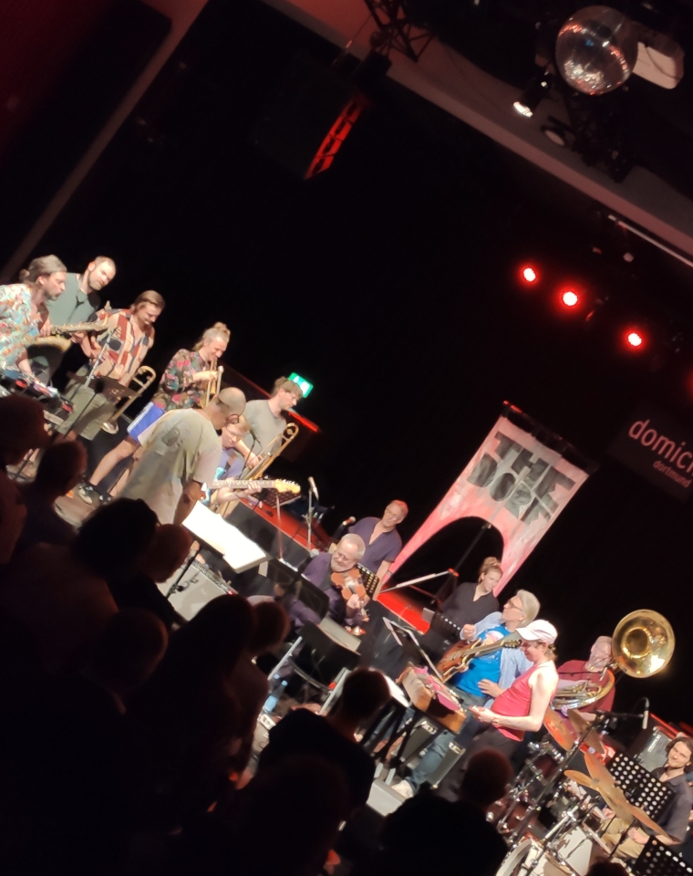 The Dorf im domicil Feature Sascha Wundes